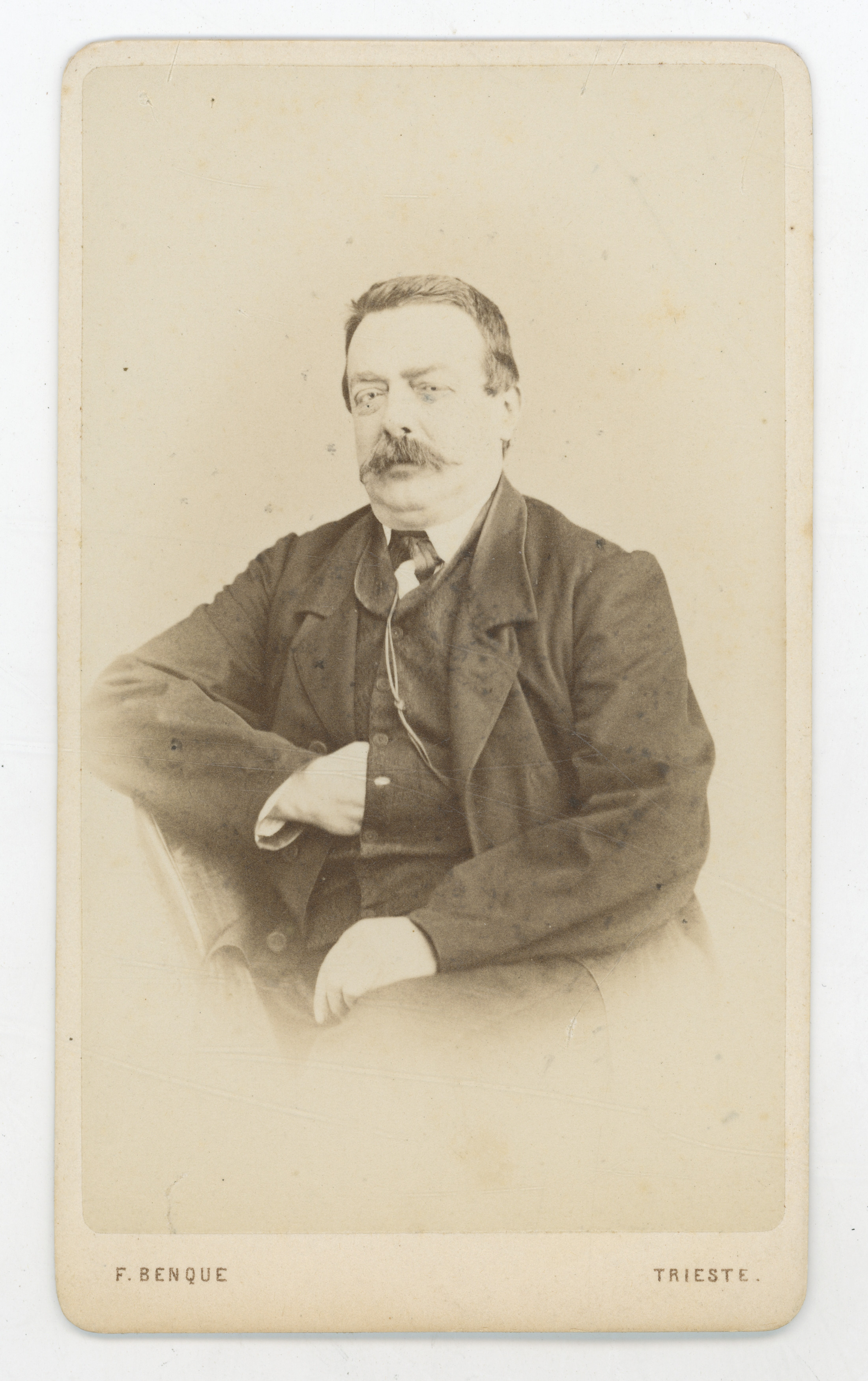 Franz (Francesco) (1841-03-12––1921-03-30) Benque, Gospodin s rukom u kaputu