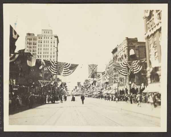 Unknown, [View of Georgia Avenue During Parade]