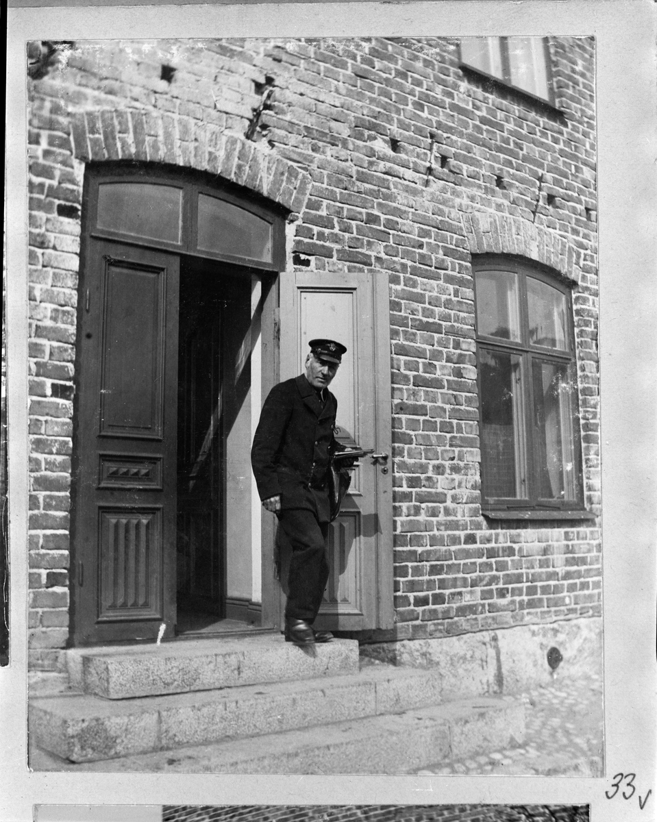 Carl Liljefors, Letter-bearer Sandberg, probably Uppsala 1900 - 1901
