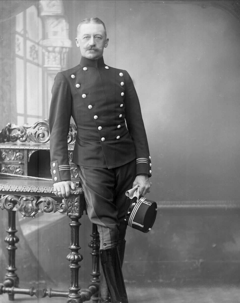 Gustav Borgen, Portrett, Christian Fredrik Michelet i uniform som rittmester ved kavaleriet.