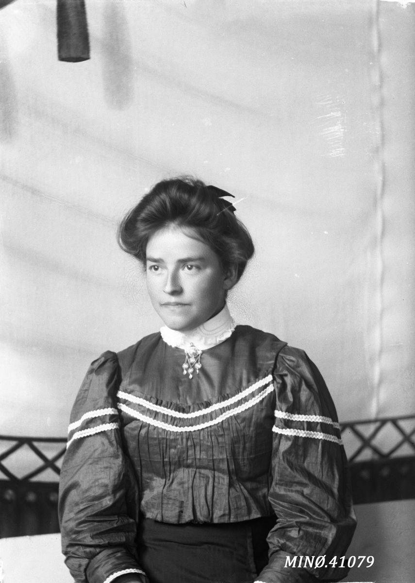 Oscar Holte, Portrett av kvinne - Marit Dalslåen, født 15.9.1891 (gift Holen, Dombås)