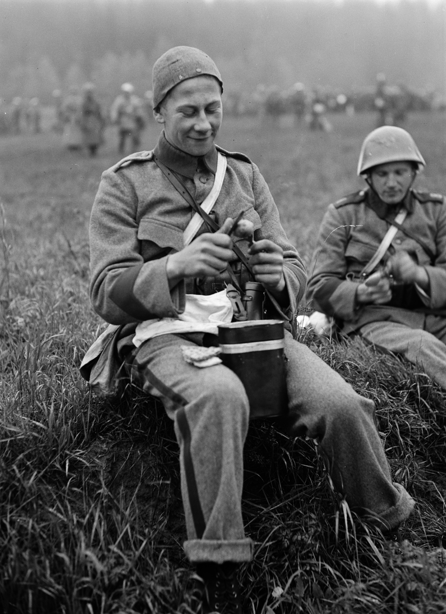 Paul Sandberg, Matpaus - militärövning, nära Örsundsbro, Uppland 1937