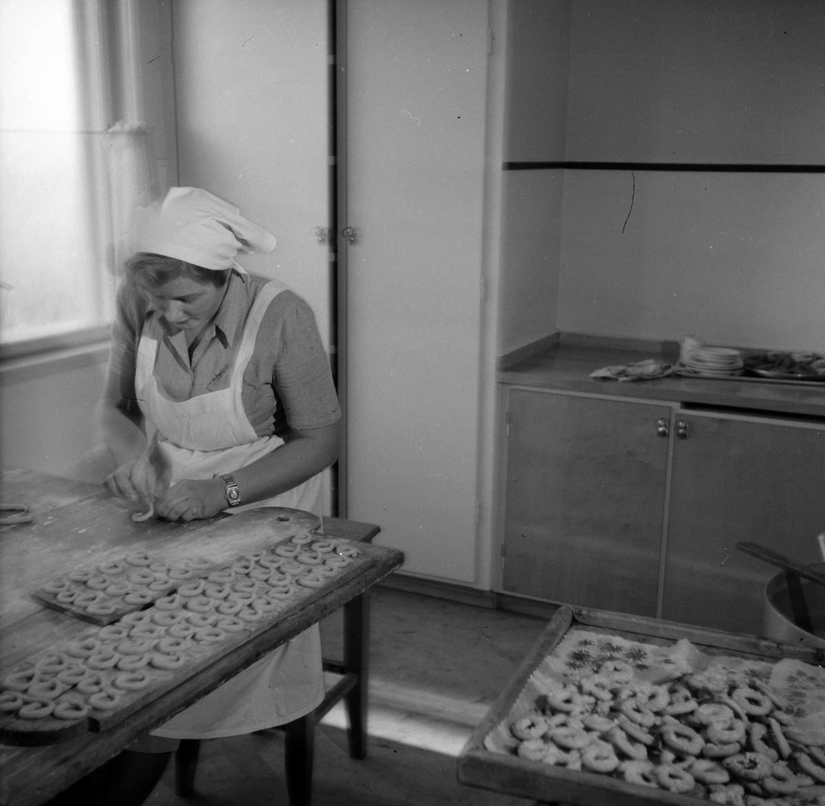 Adolf Skjegstad, BAKING, KAKEBAKING, UKJENT KVINNE
