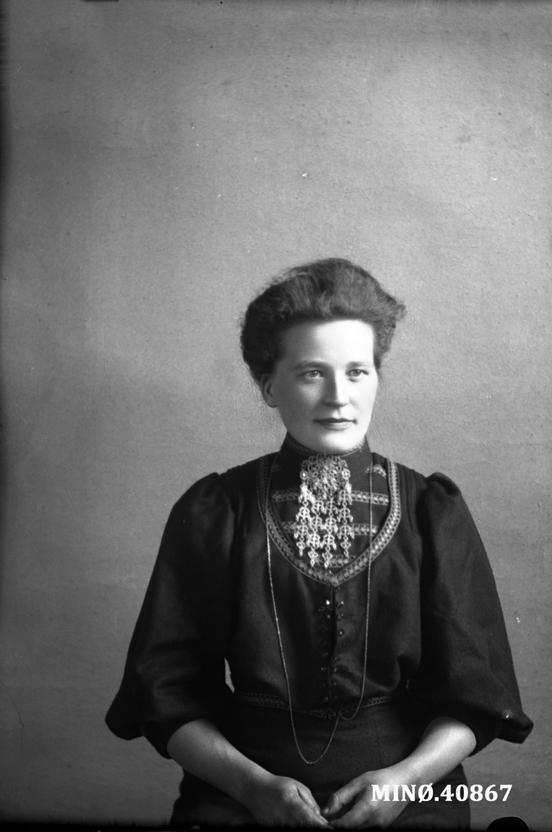 Oscar Holte, Portrett av kvinne: Petra Husum