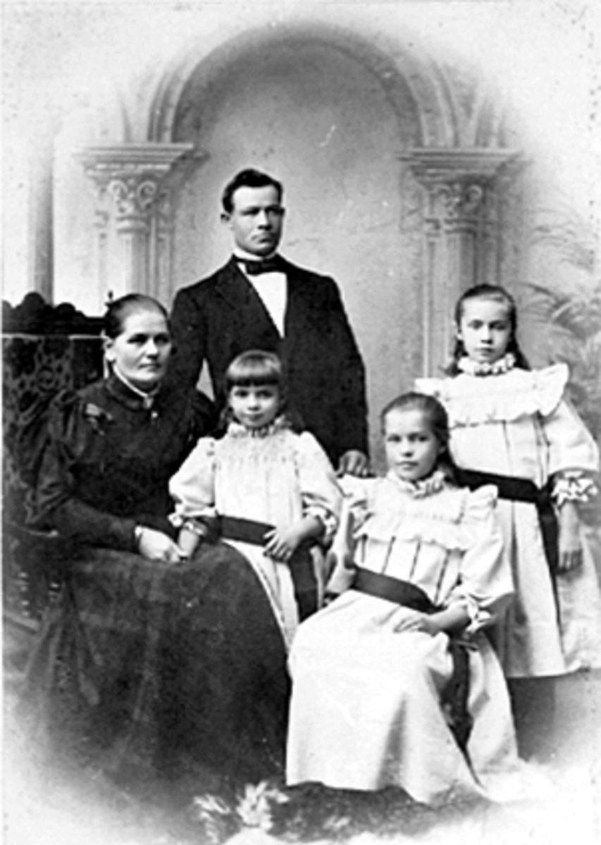 Anno Domkirkeodden, GRUPPE 5, FAMILIEN GRANERUD, FRA VENSTRE GØNNER GRANERUD, ERIK GRANERUD, GUNDA GRANERUD, LOUISE GRANERUD, JOSEFINE GRANERUD.