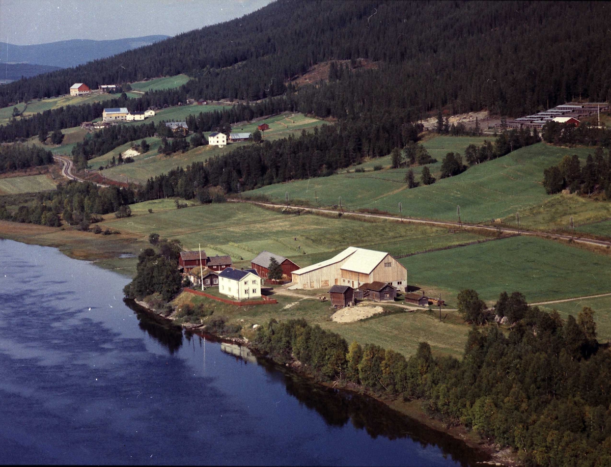 Widerøes Flyveselskap A/S, Gårdsbruk. Bergebakken.