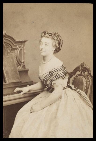 London Stereoscopic and Photographic Company, Guy Little Theatrical Photograph