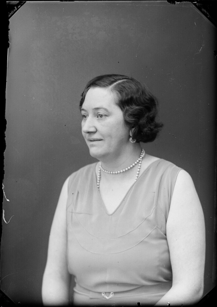 Skötsner-Edhlund, Ateljé Portrait - Woman, Östhammar, Uppland