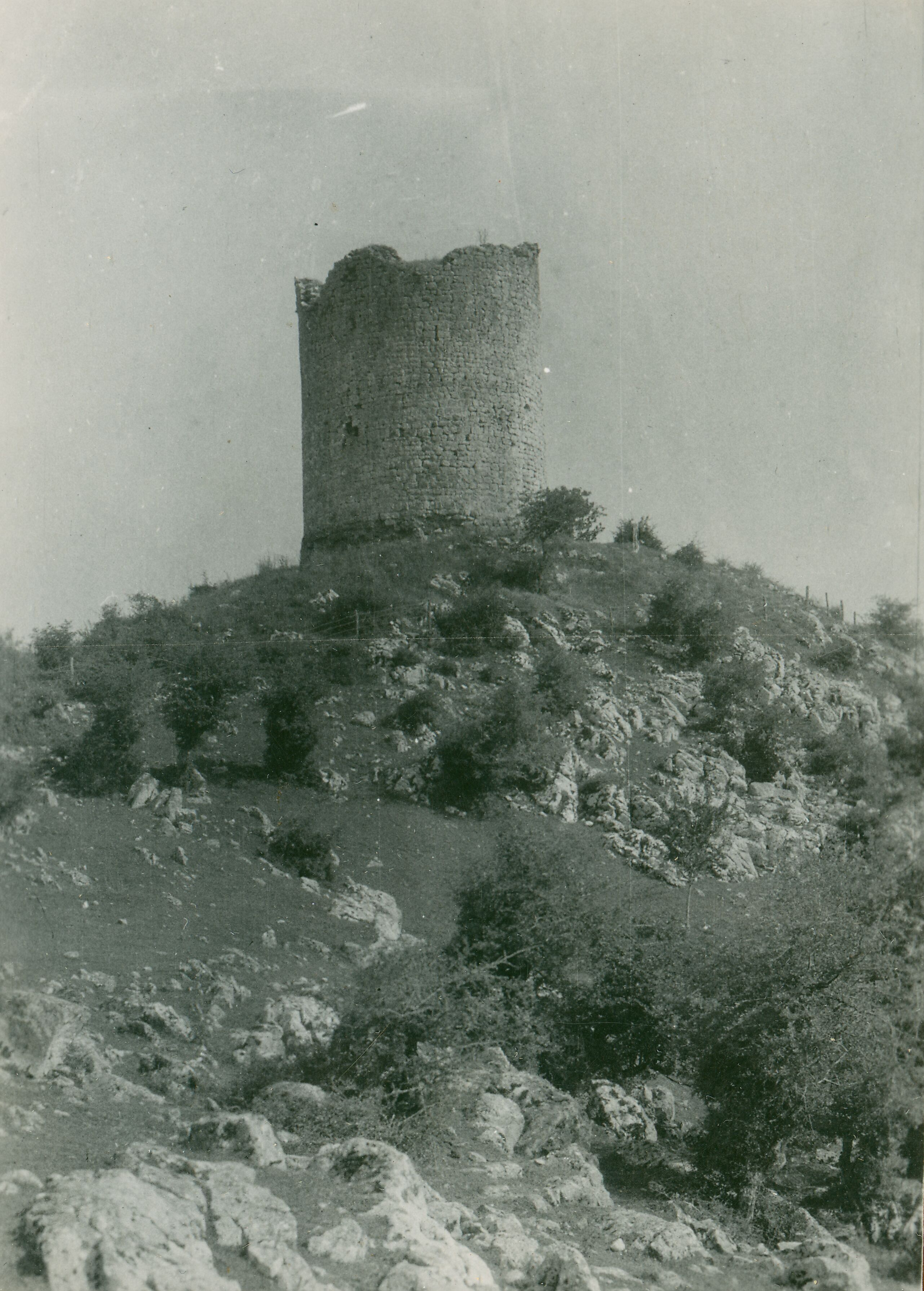 Većeslav Henneberg, Perušić - Grad Perušićkih