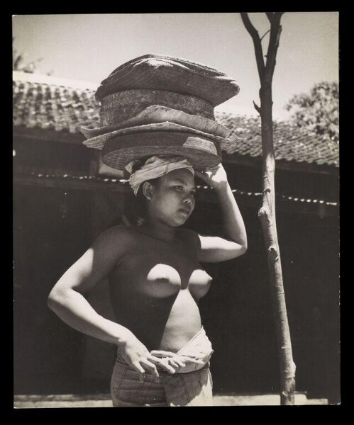 Hardy, Bert, Portraits of women, Bali