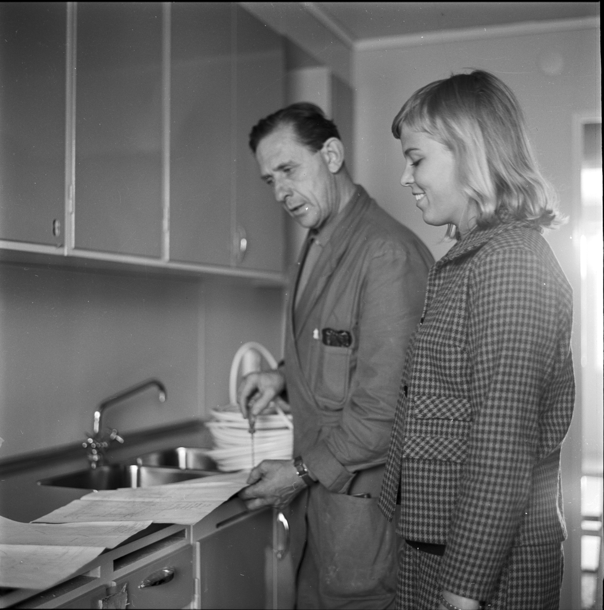 Uppsala-Bild, "Studentbostäder uppmonteras i Kåbo", Uppsala 1964