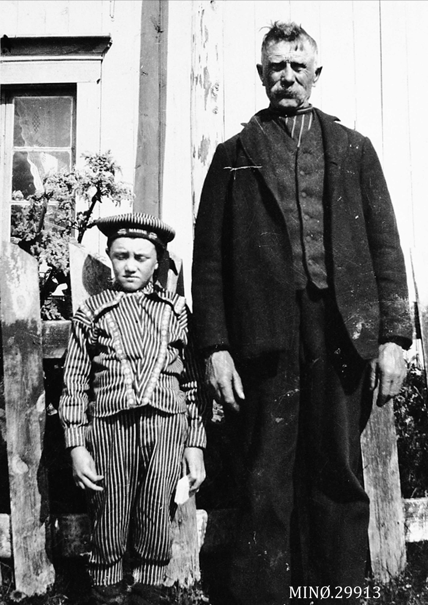 Kristoffer Langsjøvoll, Thomas Sørgård (1858-1928) med barnebarnet Kristoffer Sørgård; (se også andre opplysninger under referanser)