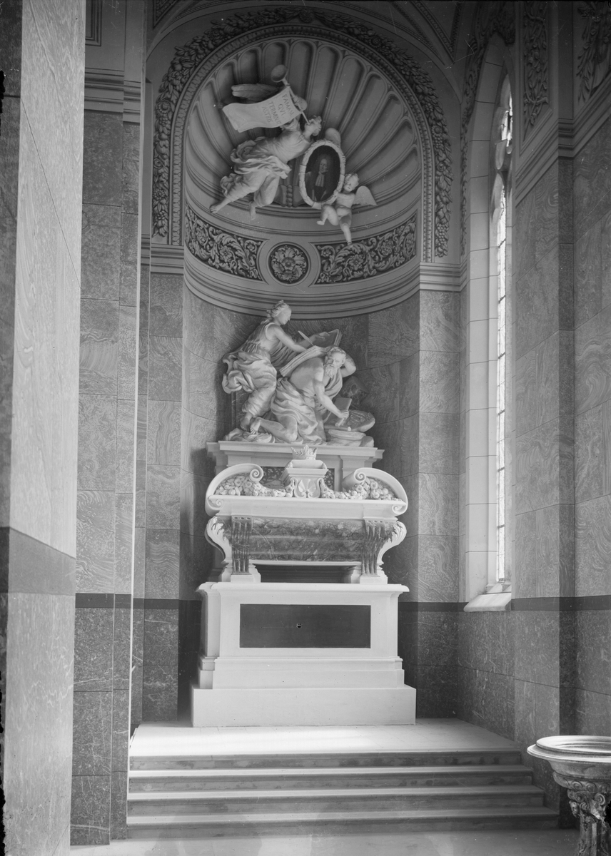 Henri Osti's Fotografiateliér, Magnus Stenbock’s Tomb Monument, Uppsala Cathedral, Uppsala before 1914