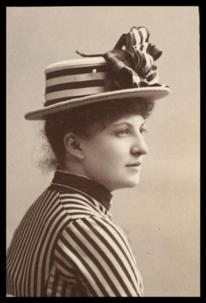 London Stereoscopic and Photographic Company, Guy Little Theatrical Photograph