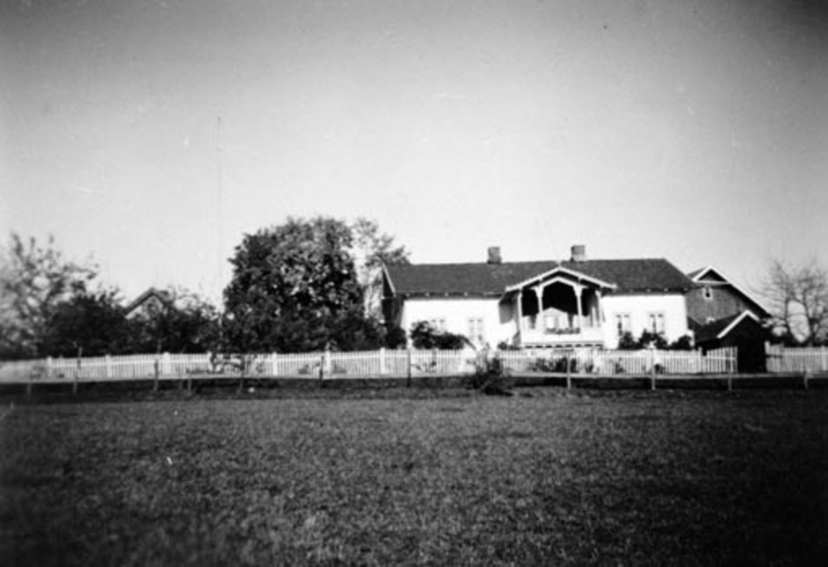 Anno Domkirkeodden, Eksteriør hovedbygning på Hilstad nedre, Stavsjø, Hedmark.