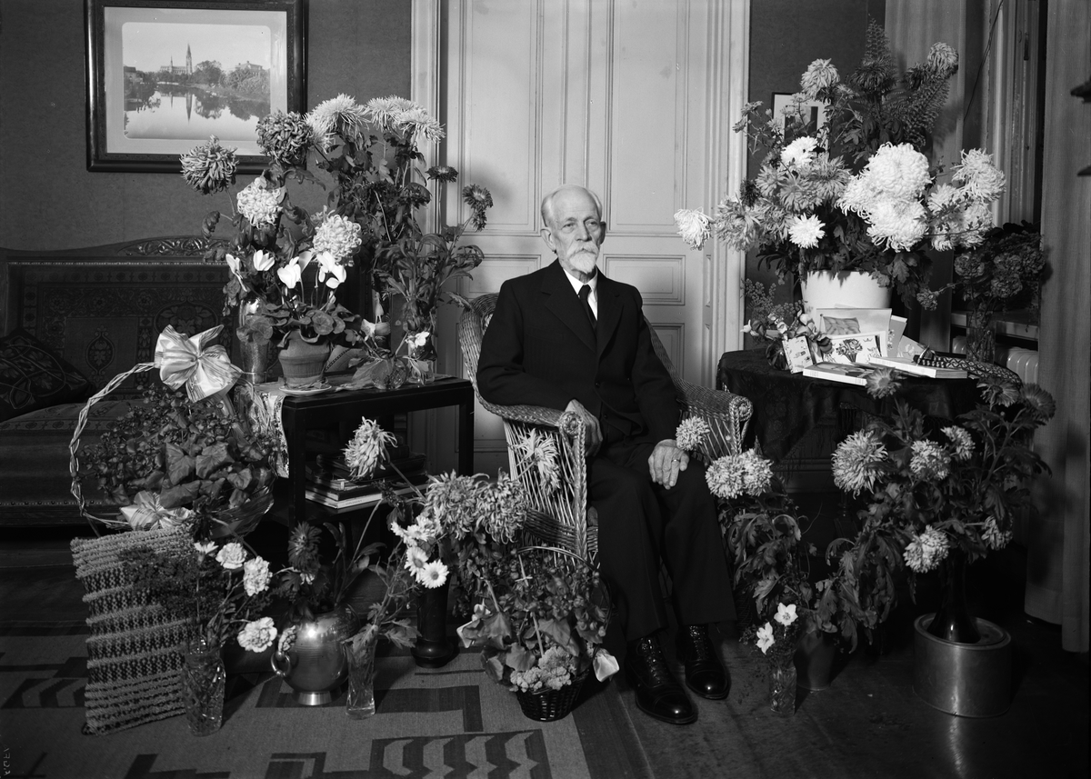 Paul Sandberg, Birthday portrait - aged man in a home environment, likely Uppsala 1939