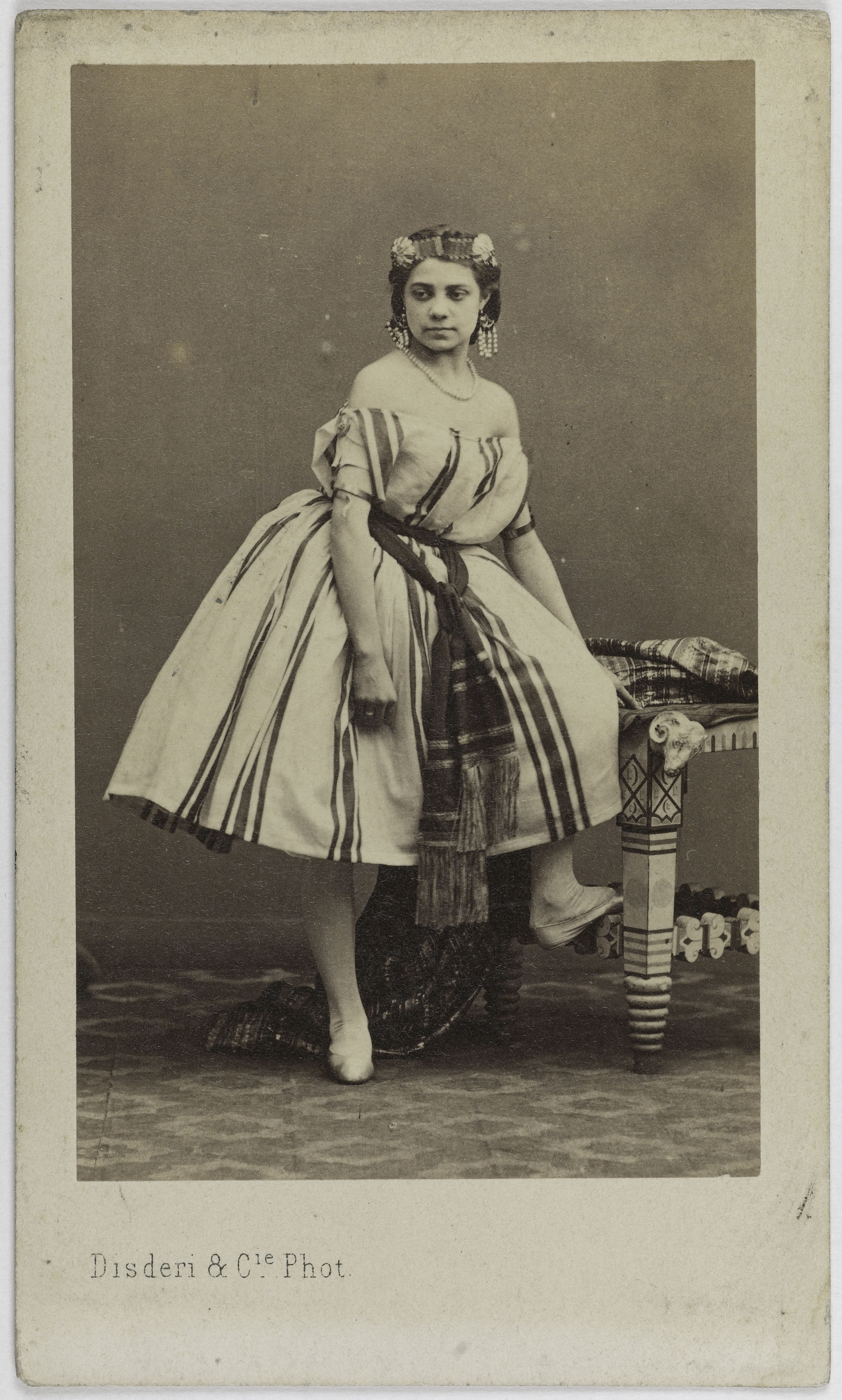 Disderi & Cie, Portrait de Pointhy, (danseuse)