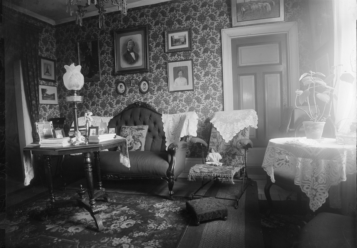 Henri Osti's Fotografiateliér, Emma och Henri Ostis hem, Bredgränd 11, Uppsala 1913