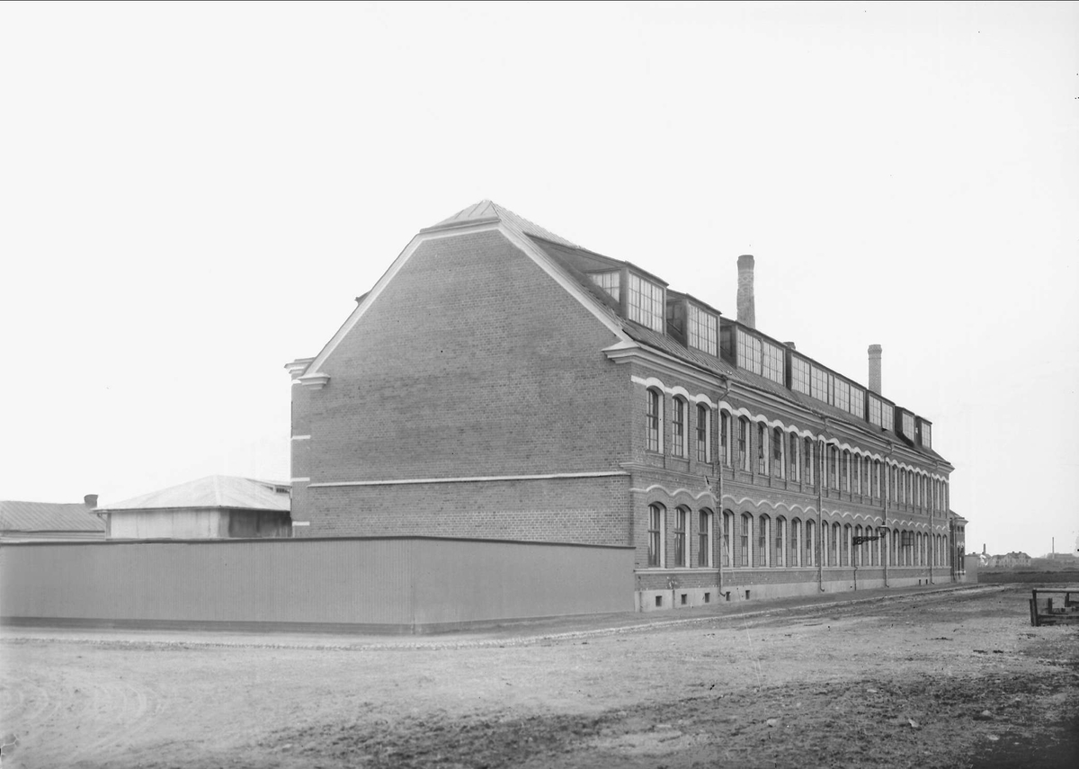 Alfred Dahlgren, Nymans Verkstäder i hörnet av S:t Persgatan och Väderkvarnsgatan från öster, Kvarngärdet, Uppsala 1901 - 1902