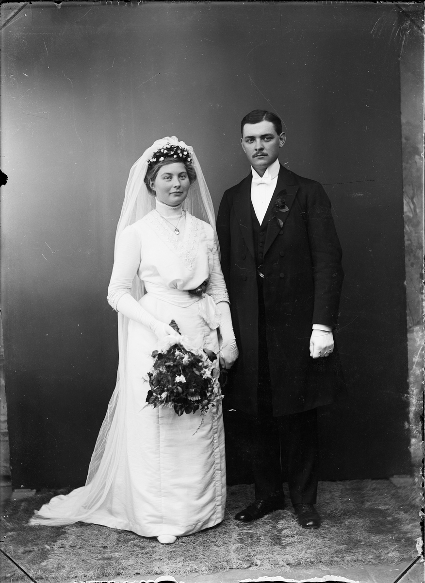 Skötsner-Edhlund, Ateljéporträtt - brudpar, Östhammar, Uppland