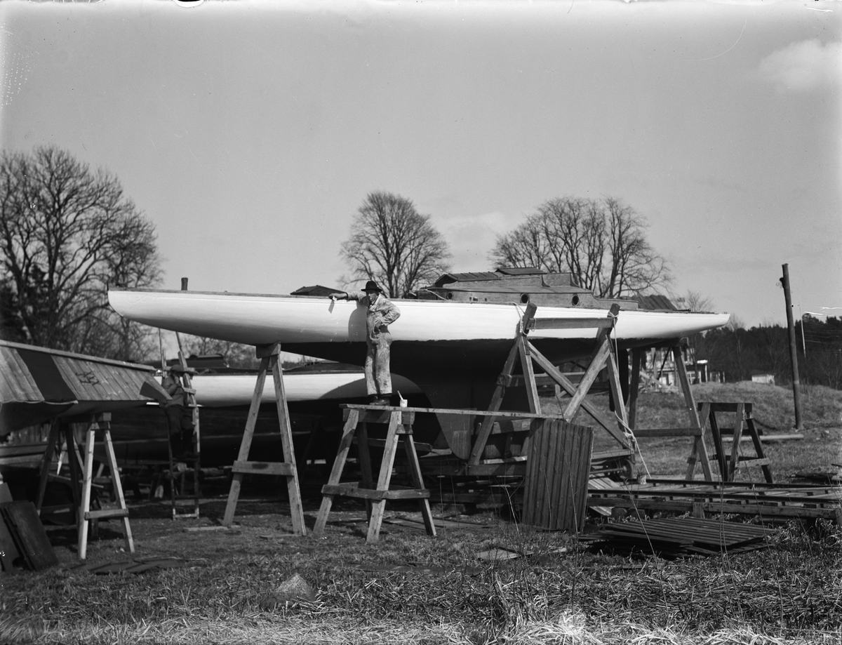 Paul Sandberg, Underhåll av potatishandlare Sven Lundins segelbåt vid Upsala Segel Sällskaps varv vid Flottsund, Uppsala 1947