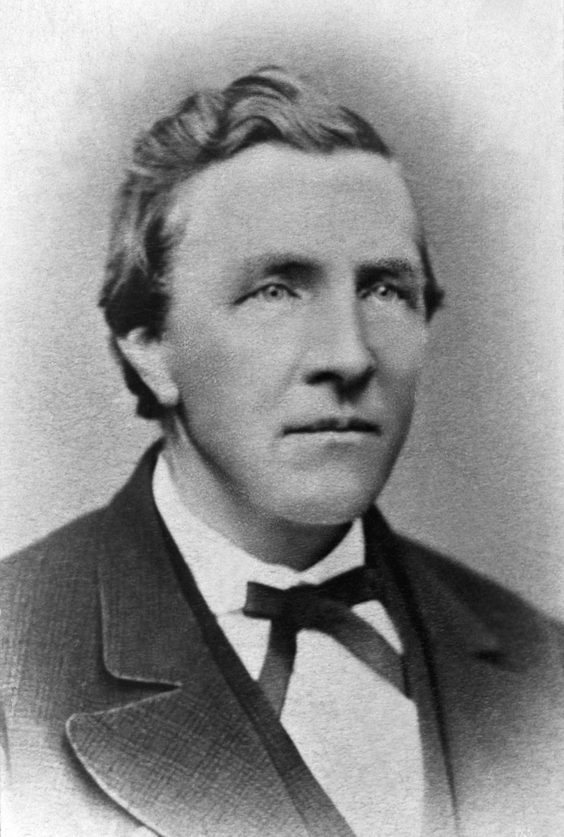 Anno Domkirkeodden, PORTRETTKJØPMANN PETER TRAASETH, 21-07-1829 - 1897. FORMANN I HAMAR HANDELSSTANDS FORENING 1870-77