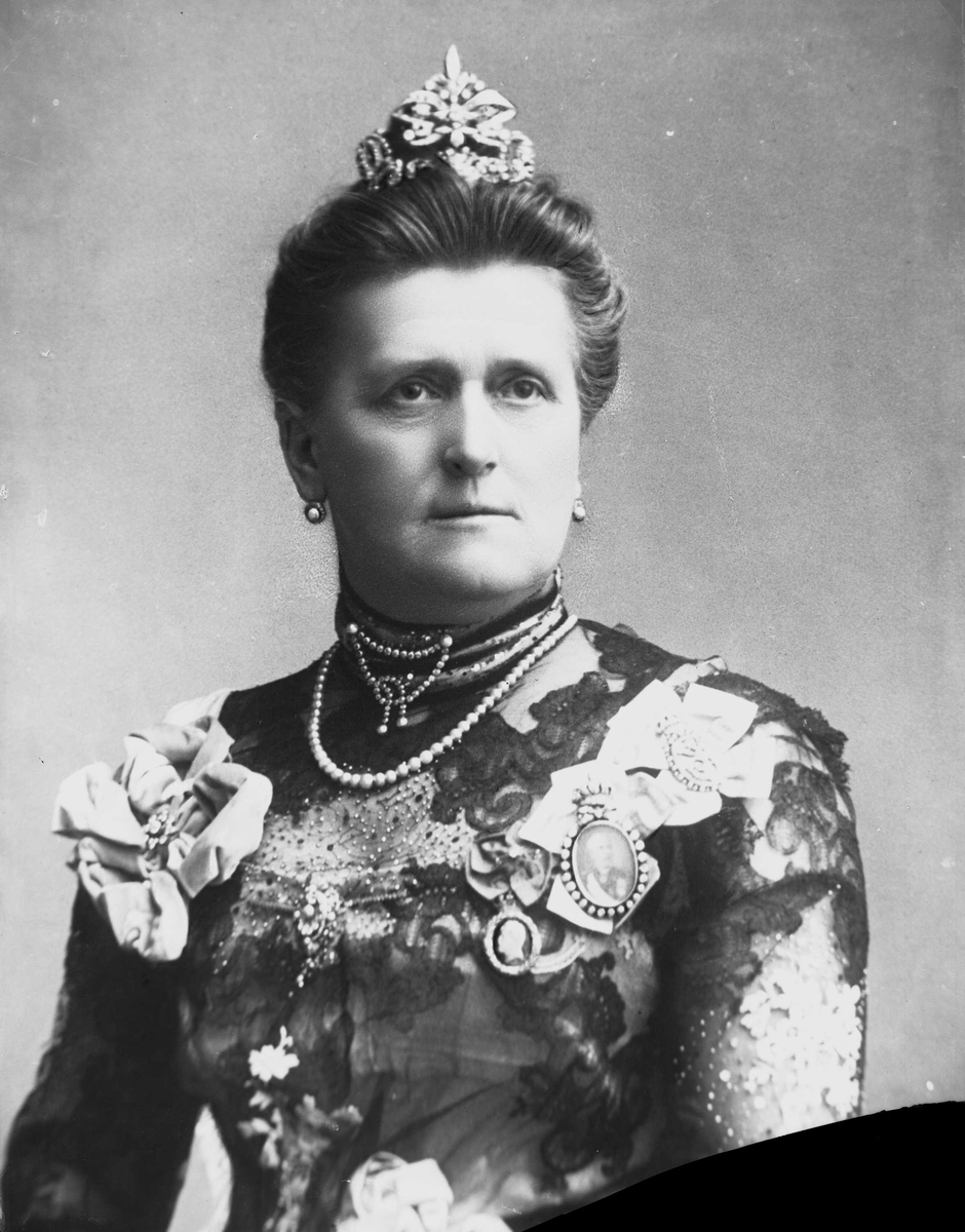Gustav Borgen, Portrett, overhoffmesterinne Elise Løvenskiold, født Wedel Jarlsberg 16. februar 1844, død 15. januar 1923.