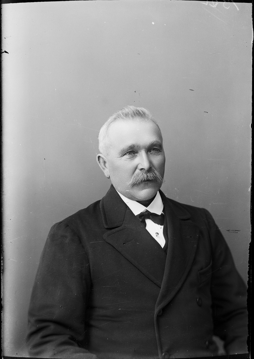 Skötsner-Edhlund, Ateljé Portrait - Man, Östhammar, Uppland