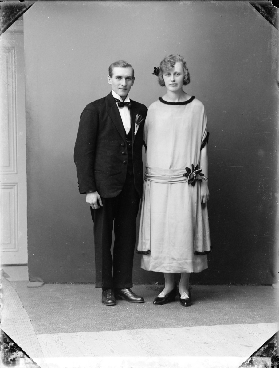 Skötsner-Edhlund, Oskar Andersson med kvinna från Ytternuttö, Uppland 1925
