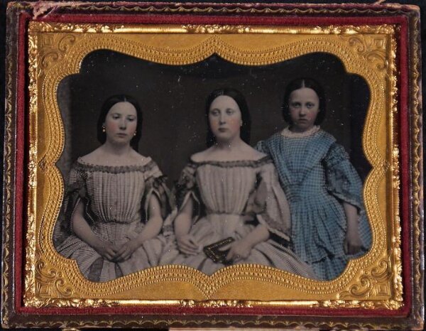 Unknown, Three girls