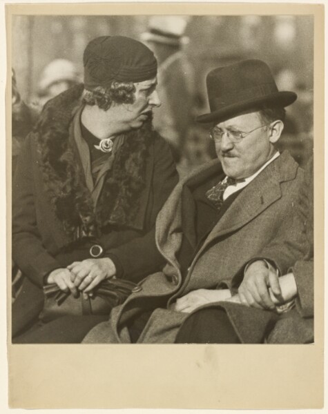 Walker Evans, A Bench in the Bronx on Sunday