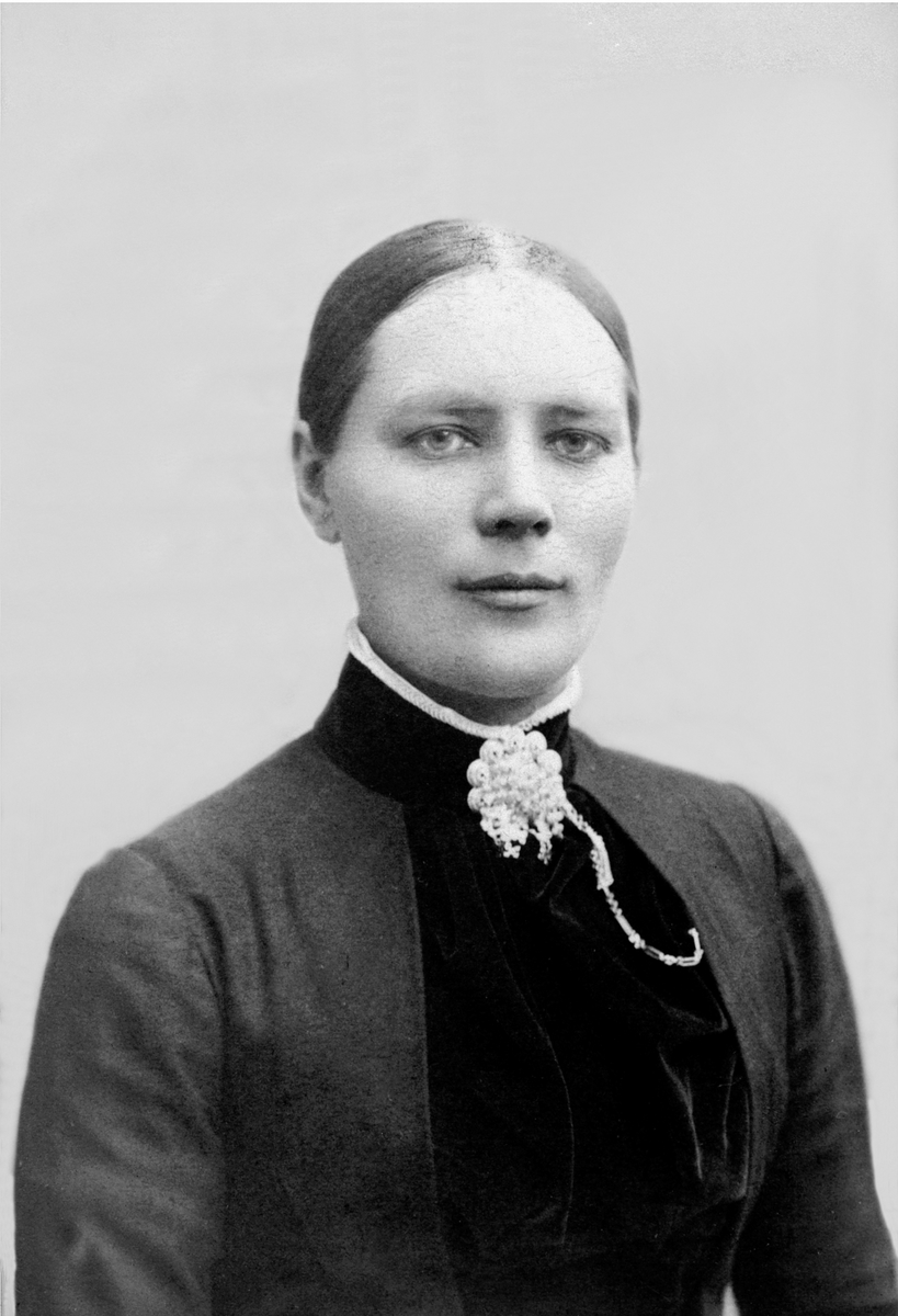 Anno Domkirkeodden, Portrett av Berthe Jacobsdatter Helgeby (1862-1935), Helgeby, Nes, Hedmark.