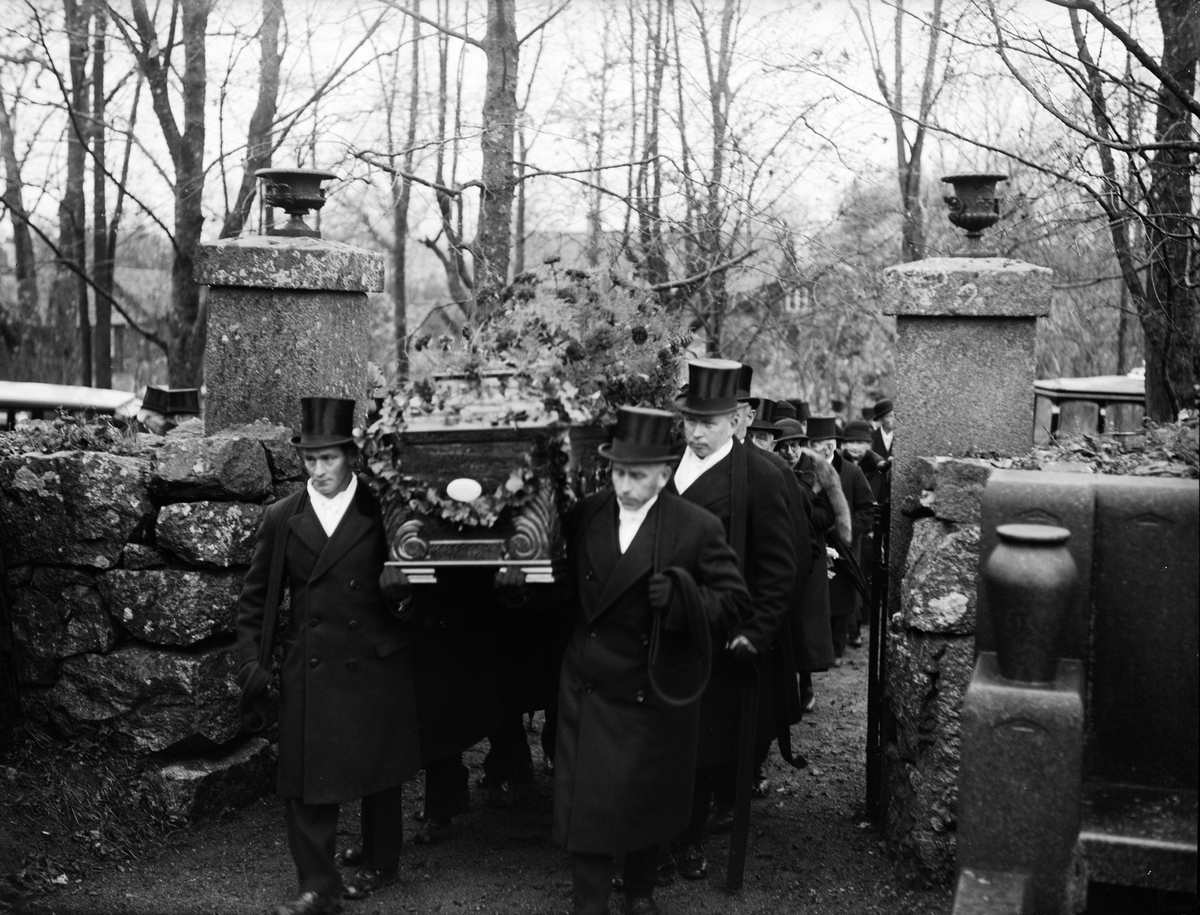 Paul Sandberg, "Häradsdomare Erikssons i Fullerö jordafärd" - E E Erikssons jordfästning på Gamla Uppsala kyrkogård, Uppsala 1933
