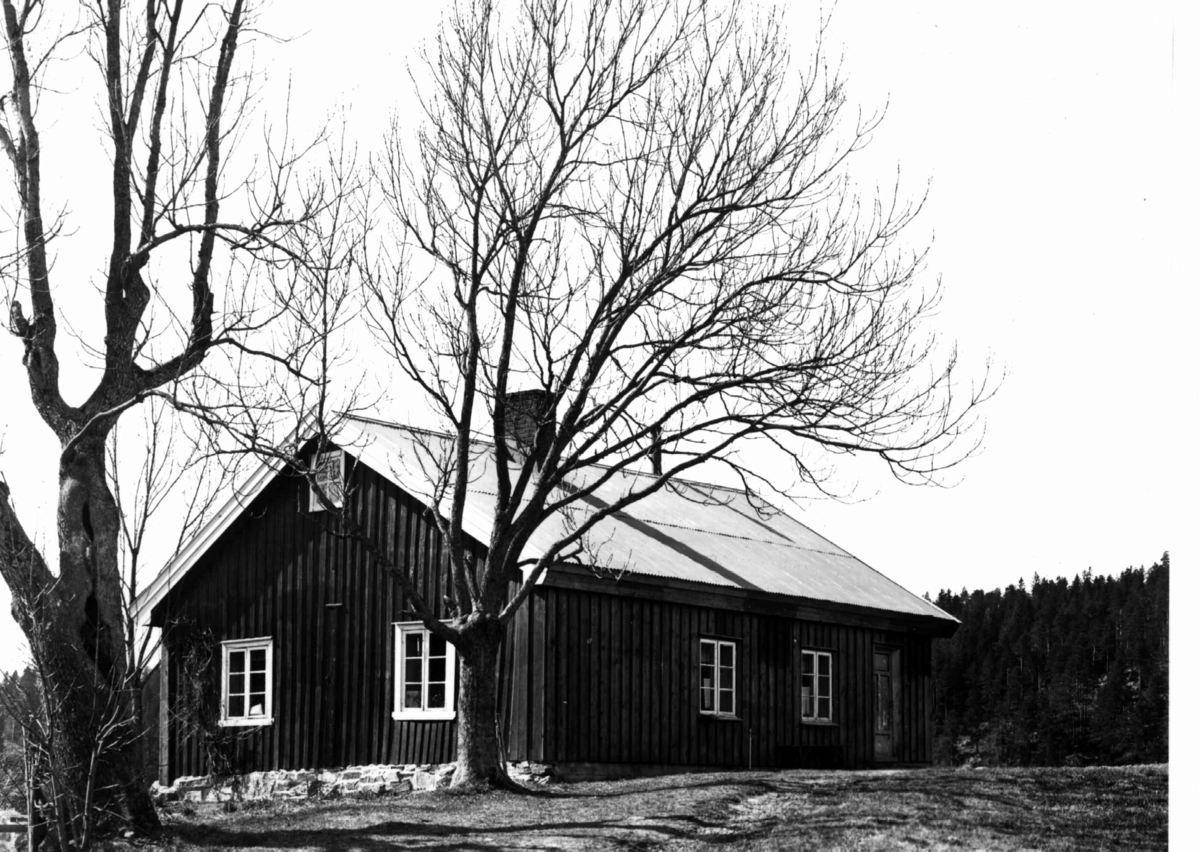 Anders Beer Wilse, Leirskallen gård, Oslo, Østre Aker. Våningshuset og gårdsplassen.