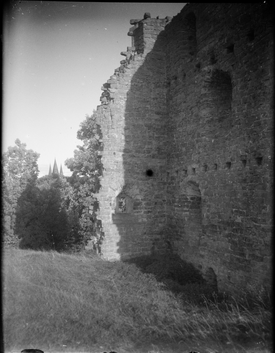 Skötsner-Edhlund, Husaby biskopsborg, Husaby, Västergötland