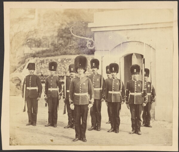 Unknown, [Soldiers in bearskin caps]