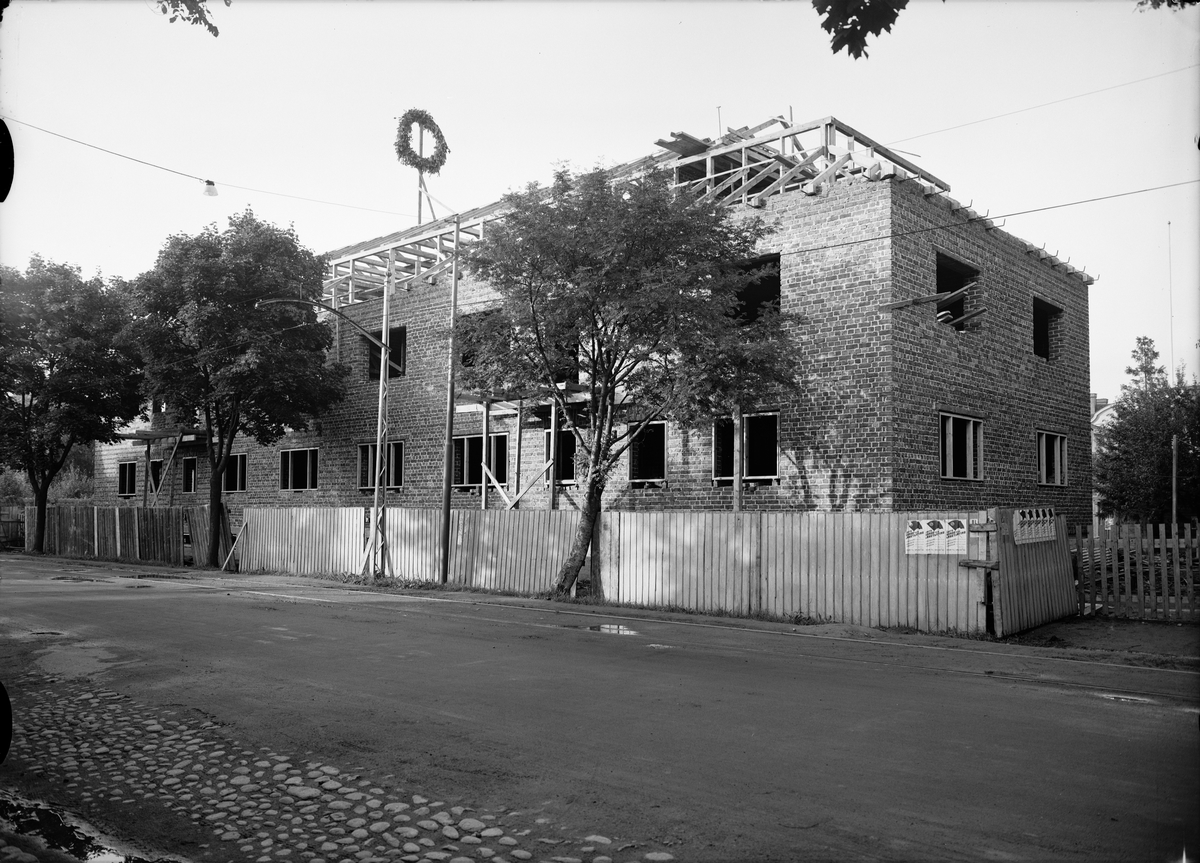 Paul Sandberg, Taklagskransen är uppe på Stiftelsen Frideborgs hem för prästänkor, Sysslomansgatan 35