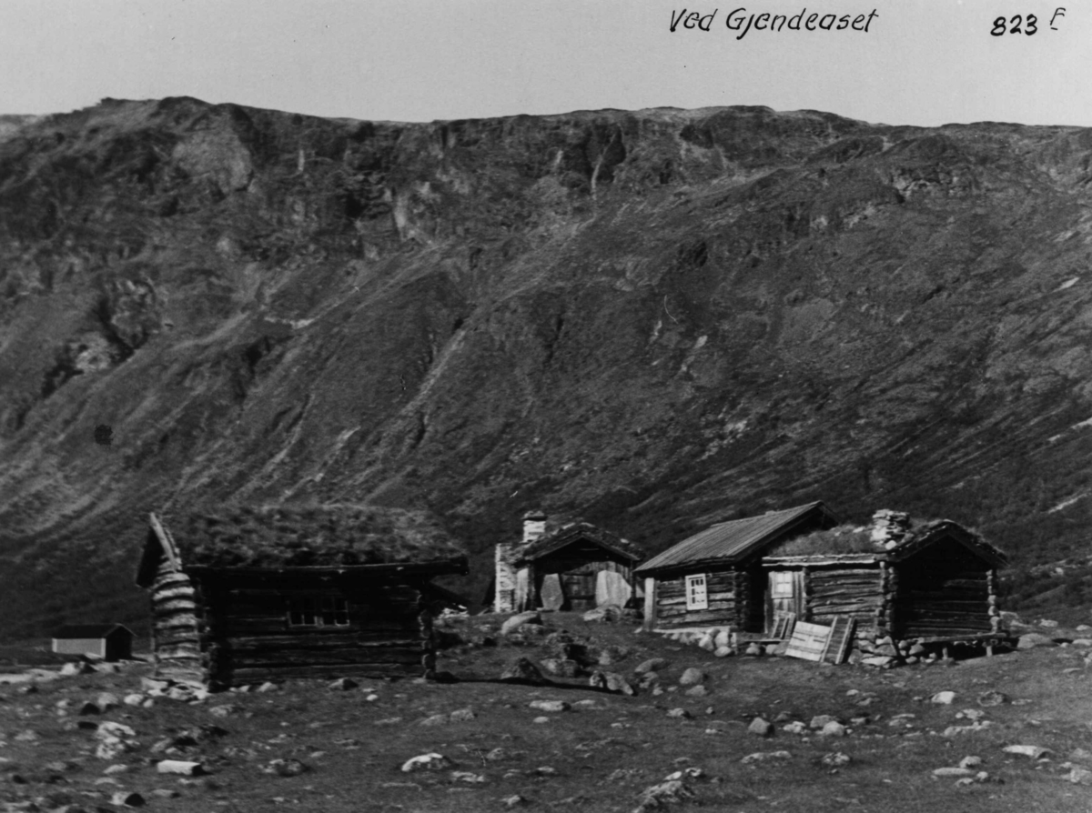 Anders Beer Wilse, Jotunheimen, Ved Gjendesheim, Bebyggelse
