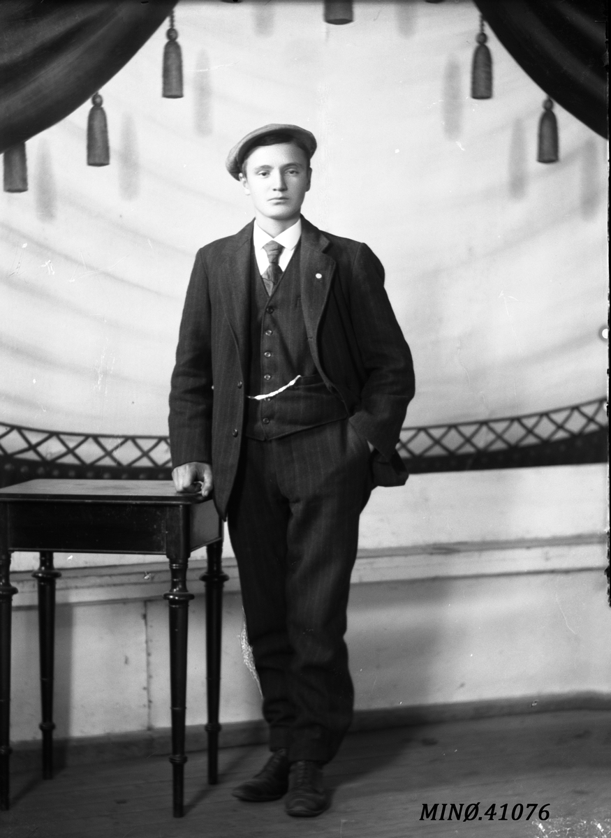 Oscar Holte, Portrett av mann - Ingmar Larsen
