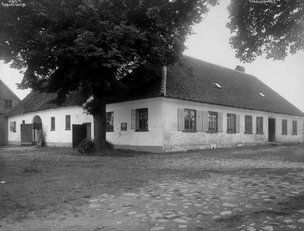 Anders Beer Wilse, Larvik 2.