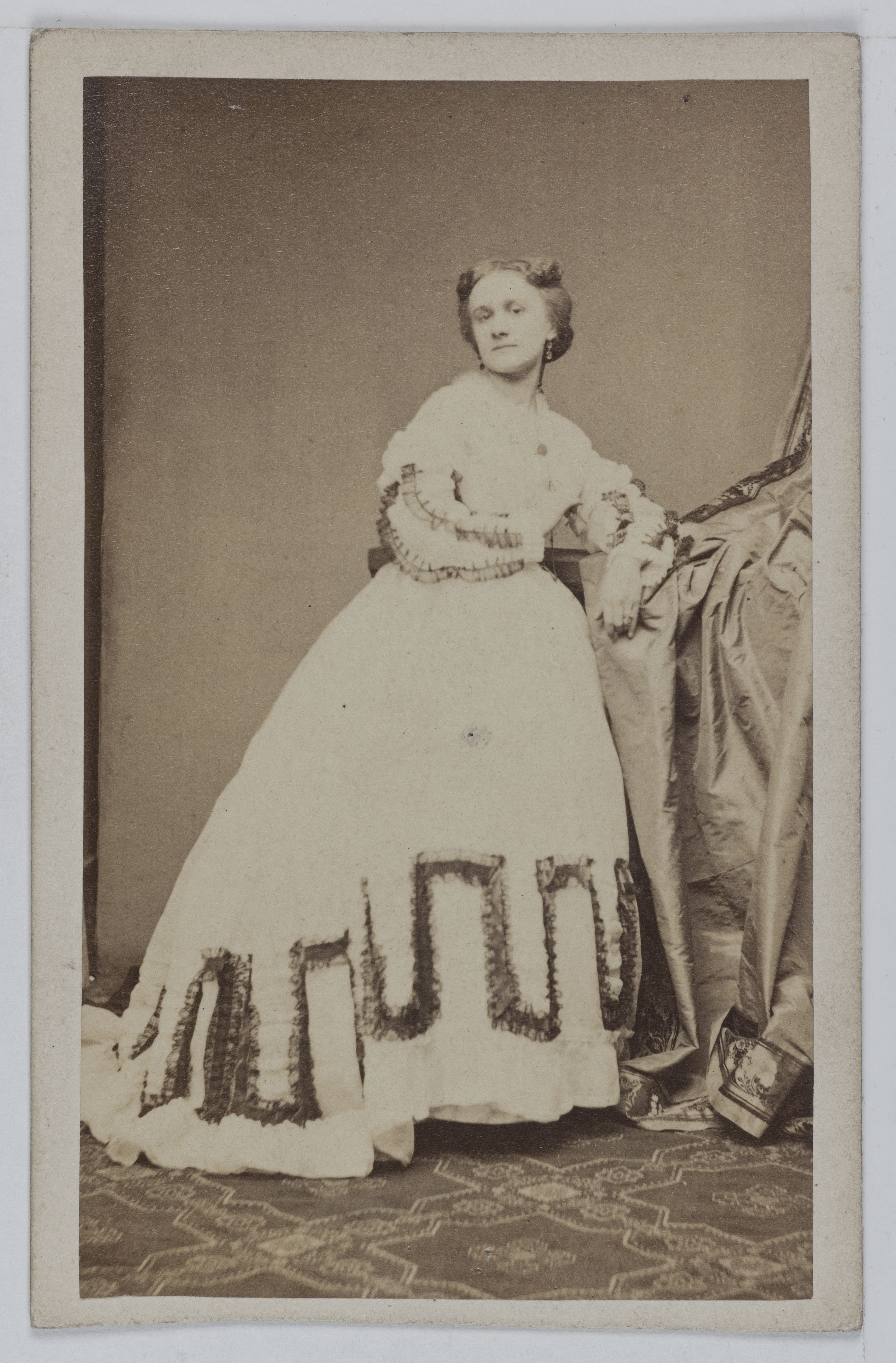 Ulric Grob, Portrait de Caroline Eugénie de Ribeaucourt, actrice de théâtre entre 1863 et 1873.