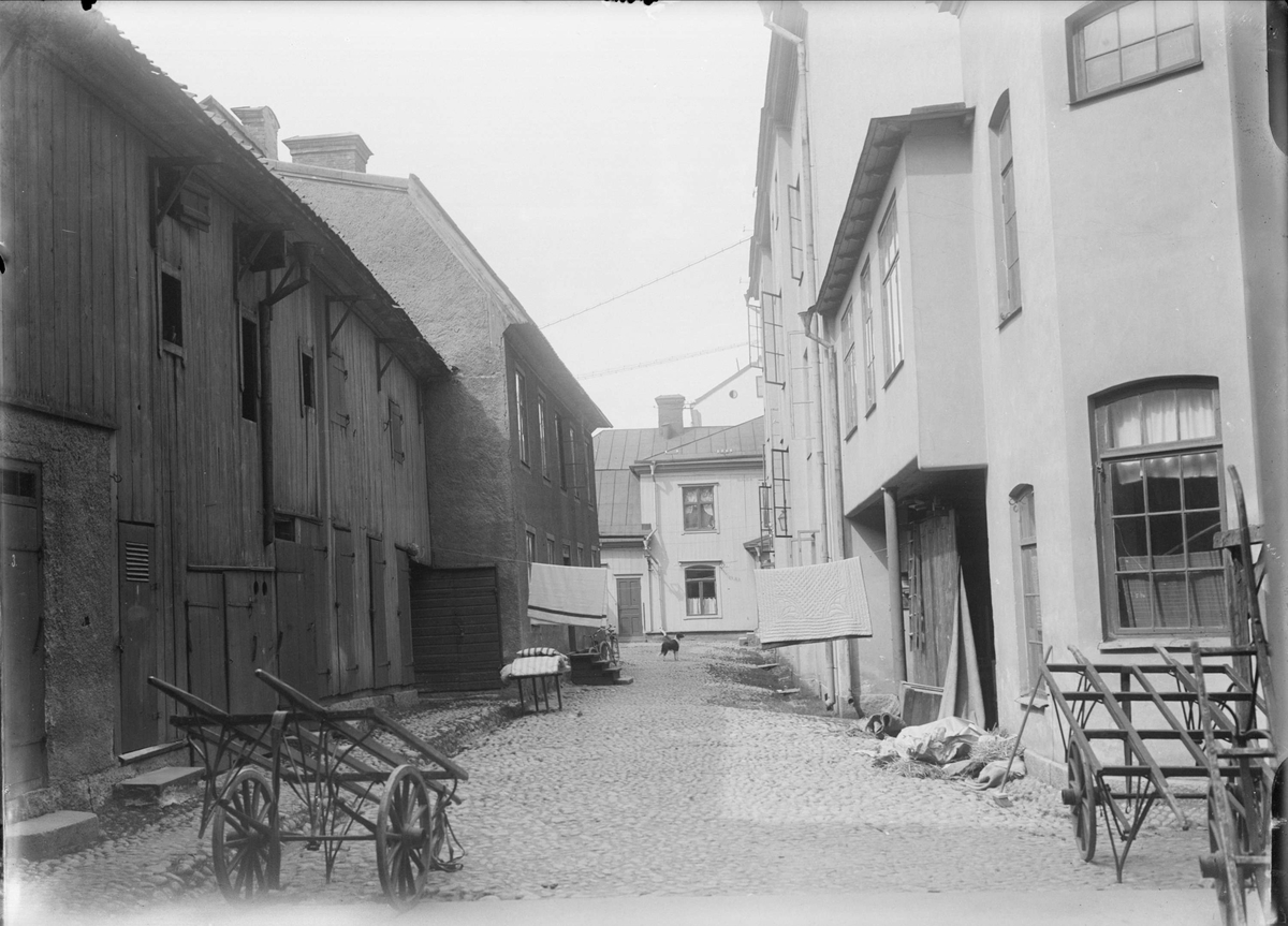 Alfred Dahlgren, Gårdsinteriör Kungsgatan 49 - 51, kvarteret Sala, Dragarbrunn, Uppsala 1908
