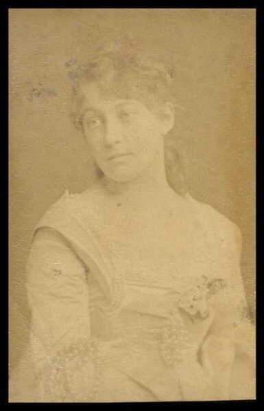London Stereoscopic and Photographic Company, Guy Little Theatrical Photograph
