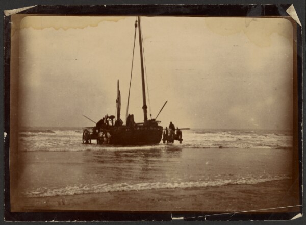 Unknown, [Boat on shore]