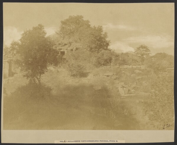 Capt. Linnaeus Tripe, Hullabede - Catharaswama Pagoda, from East