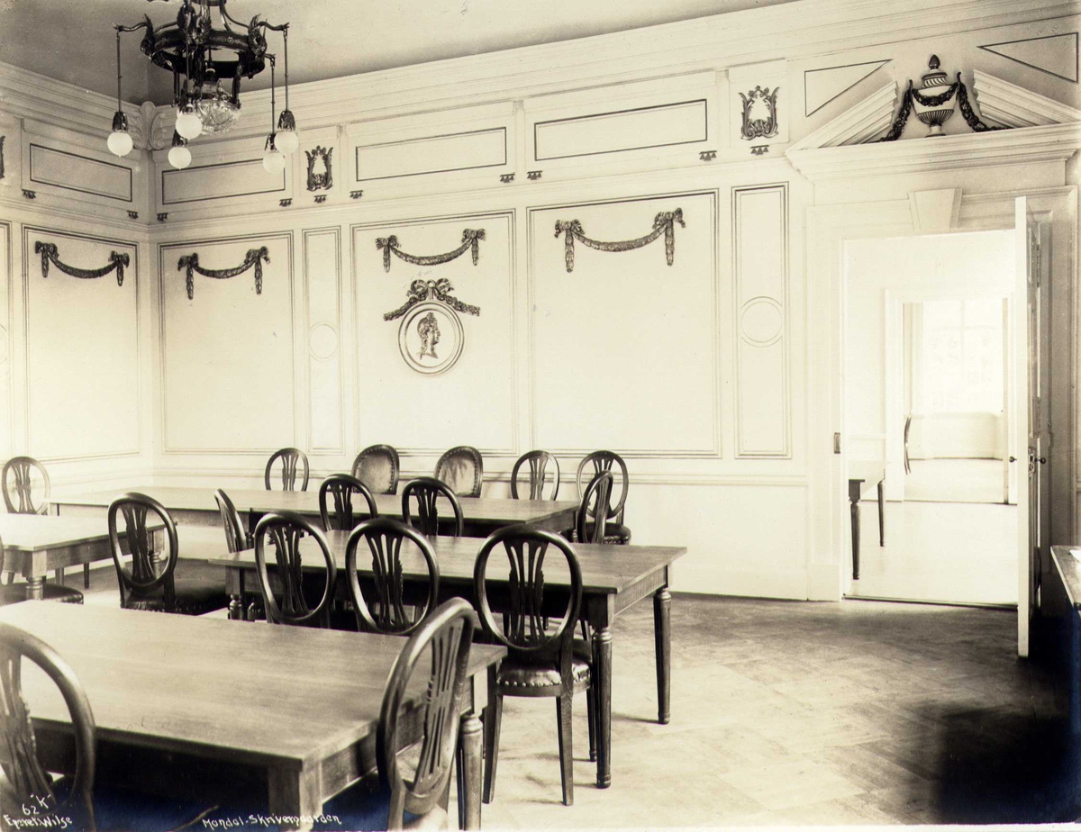 Anders Beer Wilse, Interiør, Skrivergården, Mandal, Vest-Agder. Fotografert 1912.
