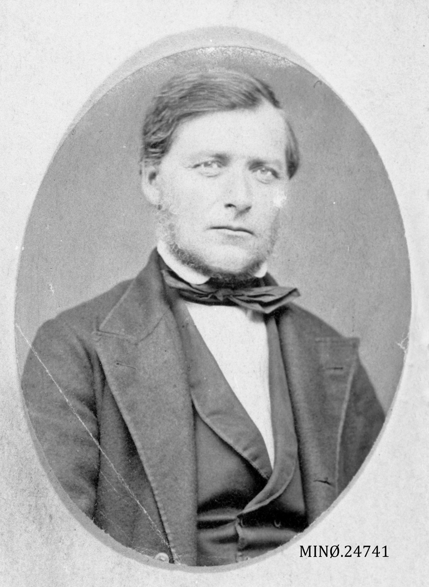 Elen Schomragh, Portrett av mann - kirkesanger John Estensen Paulsgård