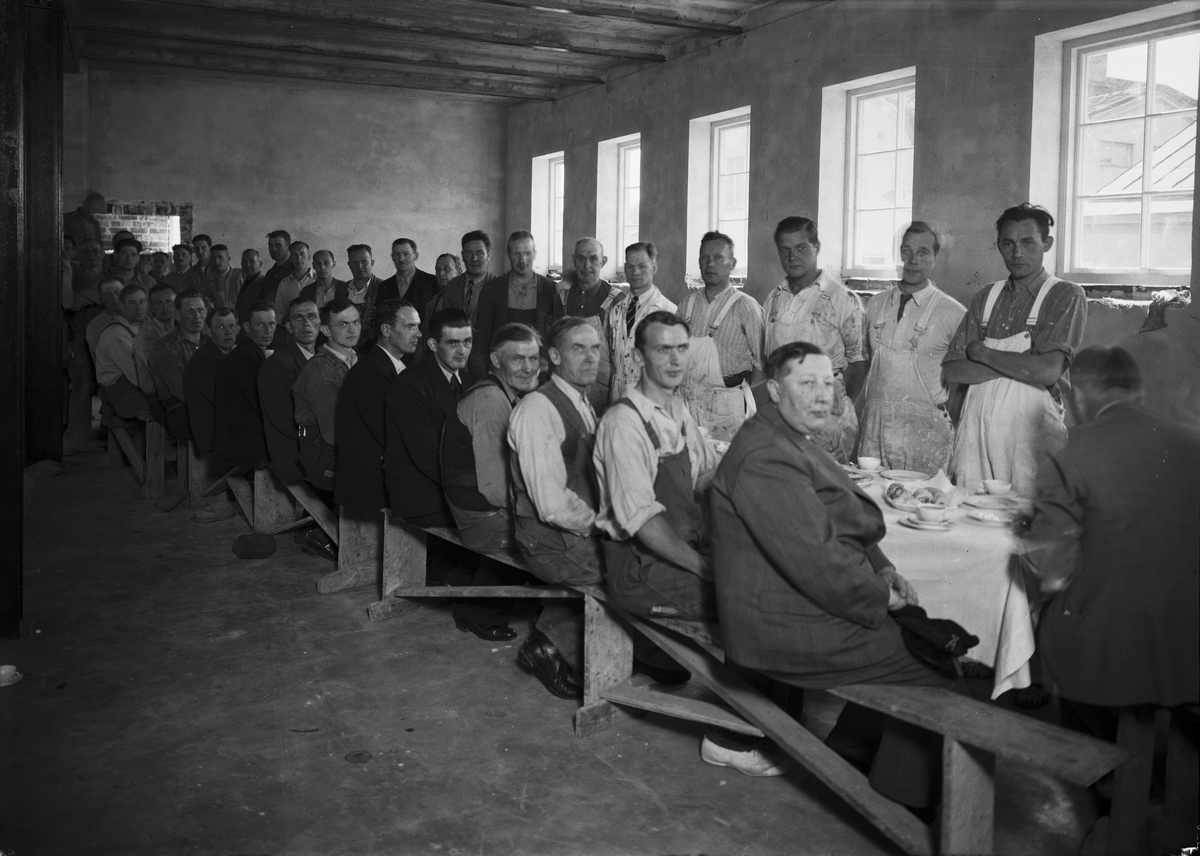Paul Sandberg, Taklagskaffe i AB Nymans Verkstäders lokaler, kvarteret Noatun, Kvarngärdet, Uppsala 1938