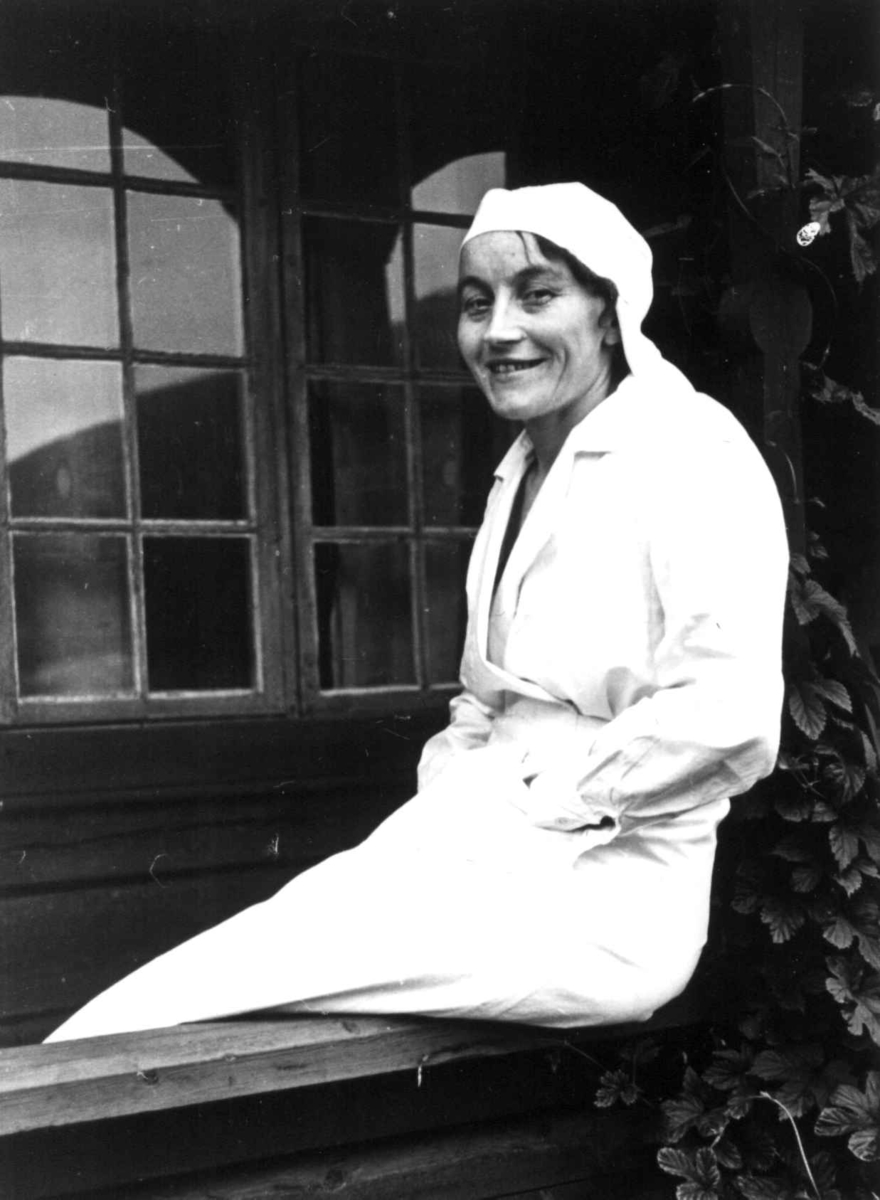 Anna Grostøl, Valle 1939. Portrett av Sigrid Kjelleberg, vertinnen på Bergtun Turistheim.