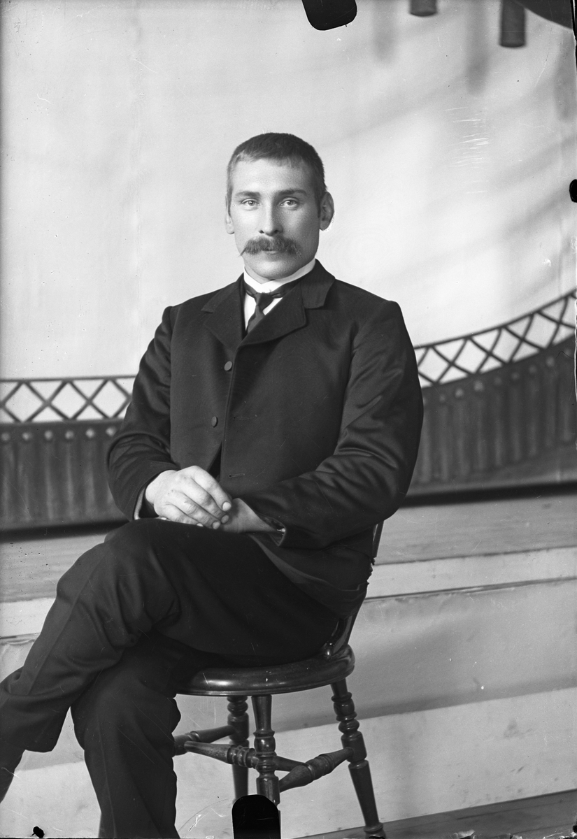 Oscar Holte, Portrett av mann